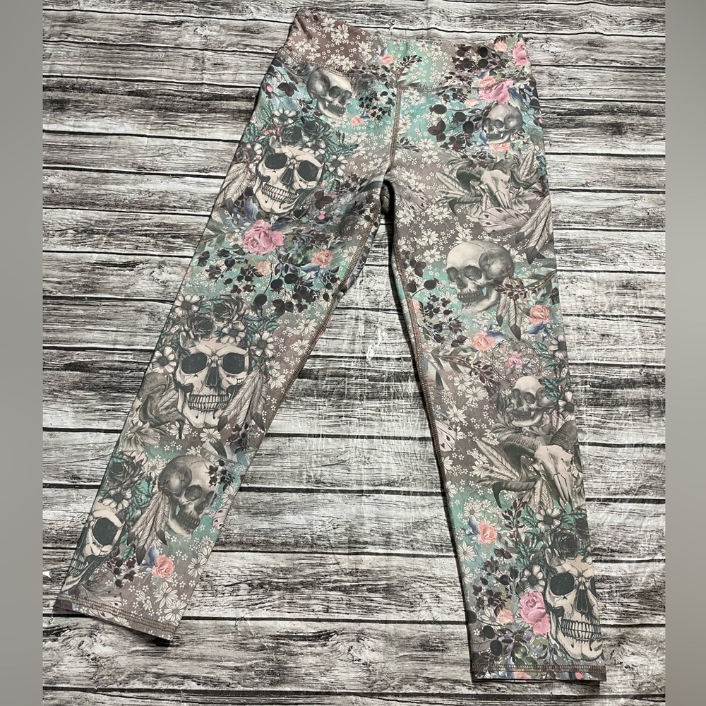 Women’s Large Evolution & Creation skulls & floral leggings excellent condition